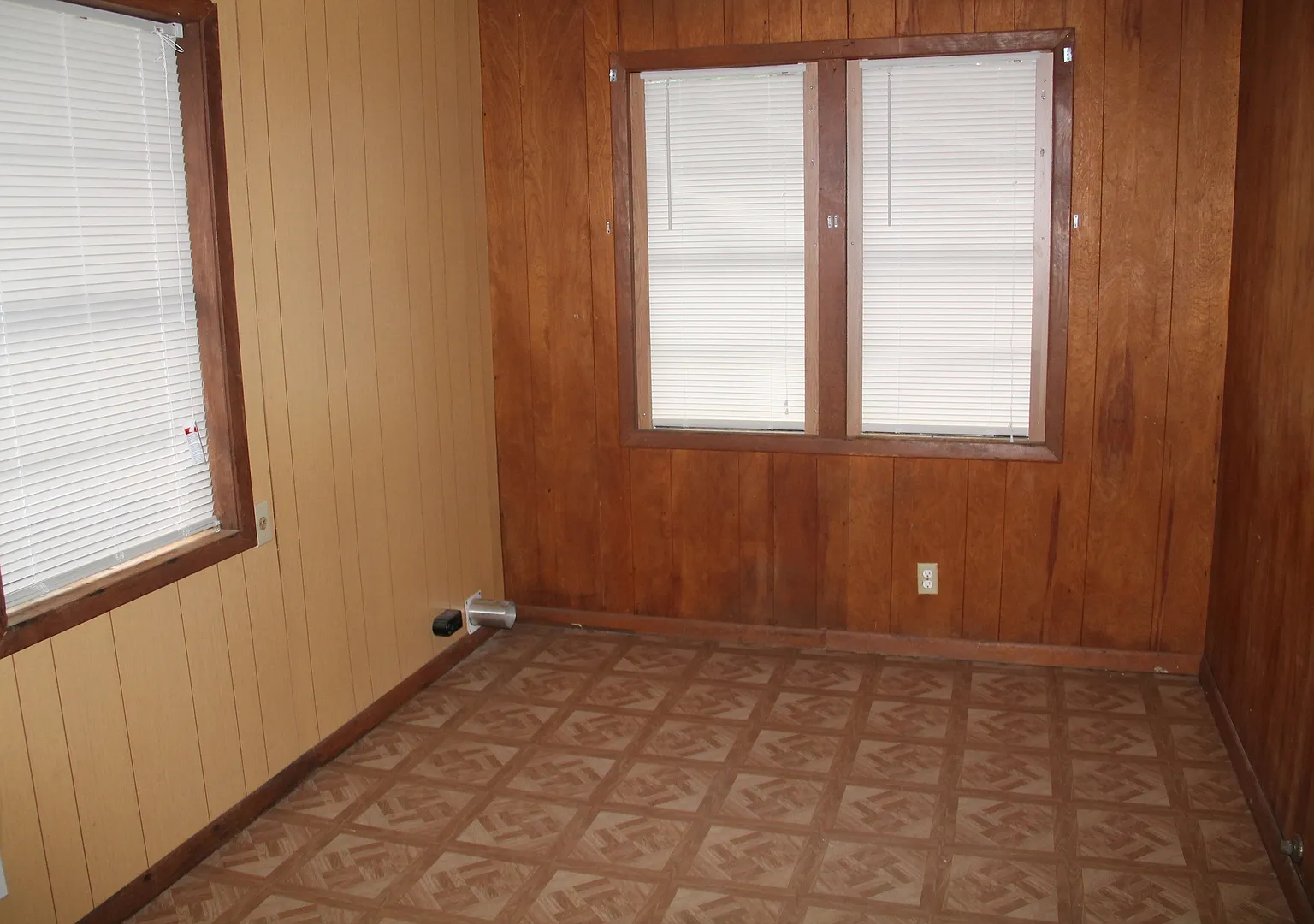 $1295. Simple small house. Great value for the rent. — Photo 3