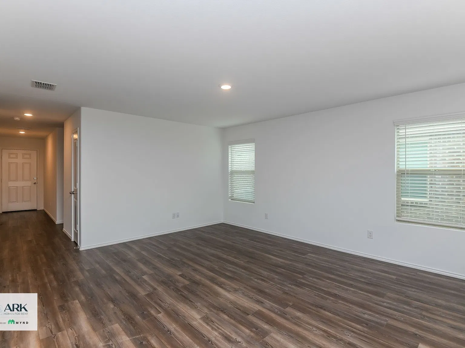 3 bed, 2.0 bath, 1302 sqft, $1,935 — Photo 2