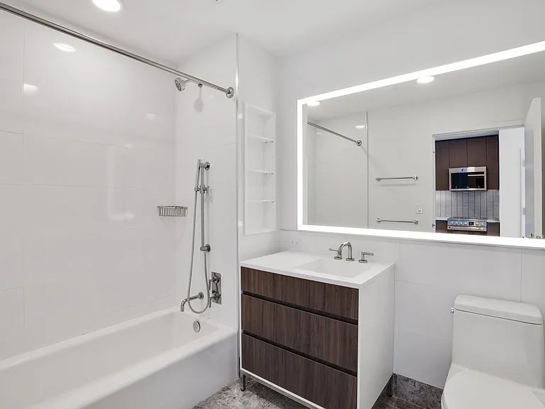 18 6th Ave #4207 — Photo 11