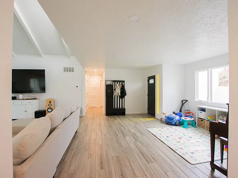 9514 Avenida Del Oso NE — Photo 29