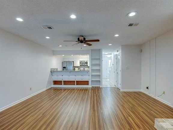 5th image of 1136 Cherry Laurel St