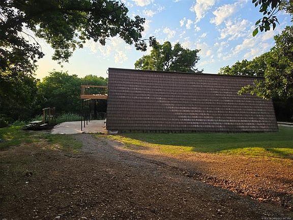 2nd image of 3662 Cooper Memorial Dr