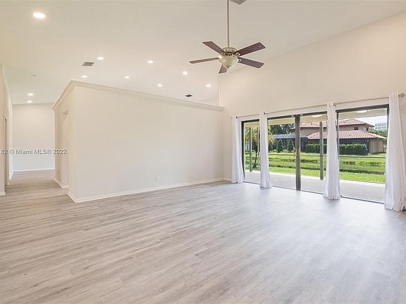 5th image of 710 Bluebird Ln #710
