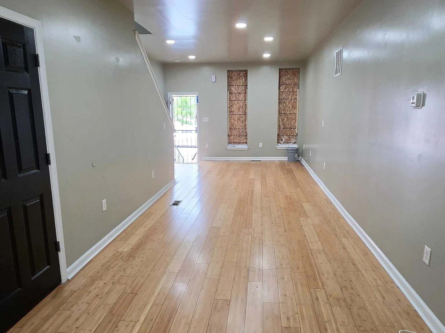 3 bed, 1.5 bath, 1020 sqft, $1,450 — Photo 2