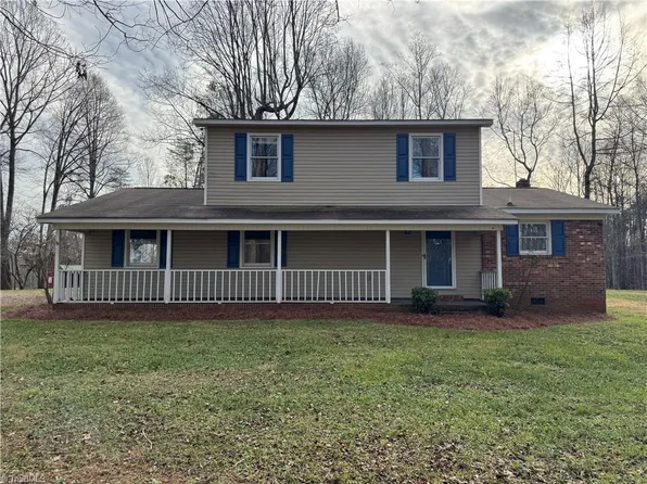 656 Hills Presbyterian Church Rd, Pilot Mountain, NC 27041