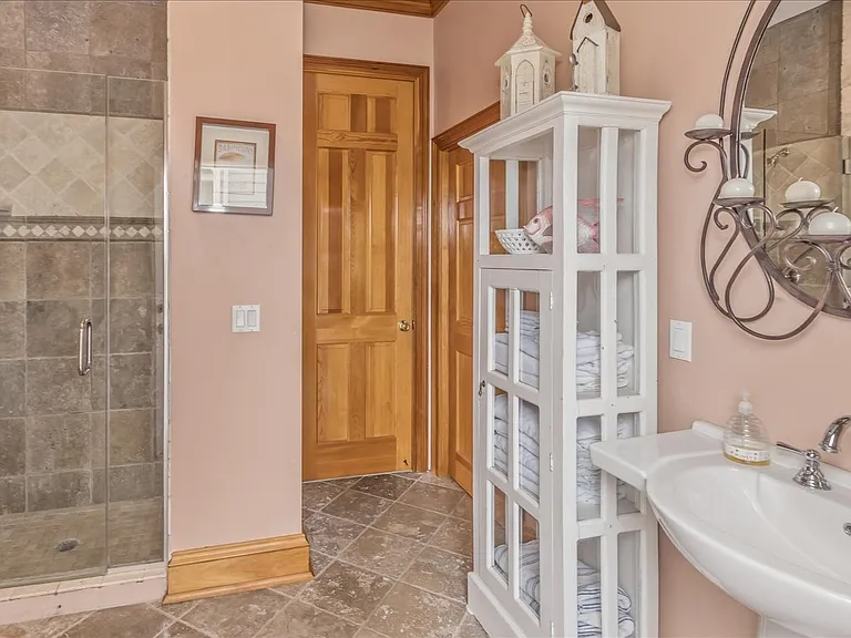 672 Dune Rd — Photo 19
