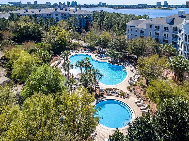 Community Pool & Spa