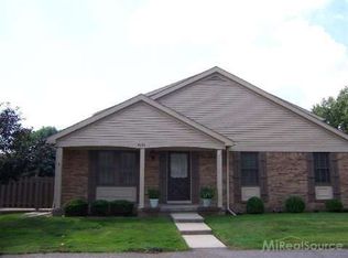 8686 Forest Ct, Warren, MI 48093