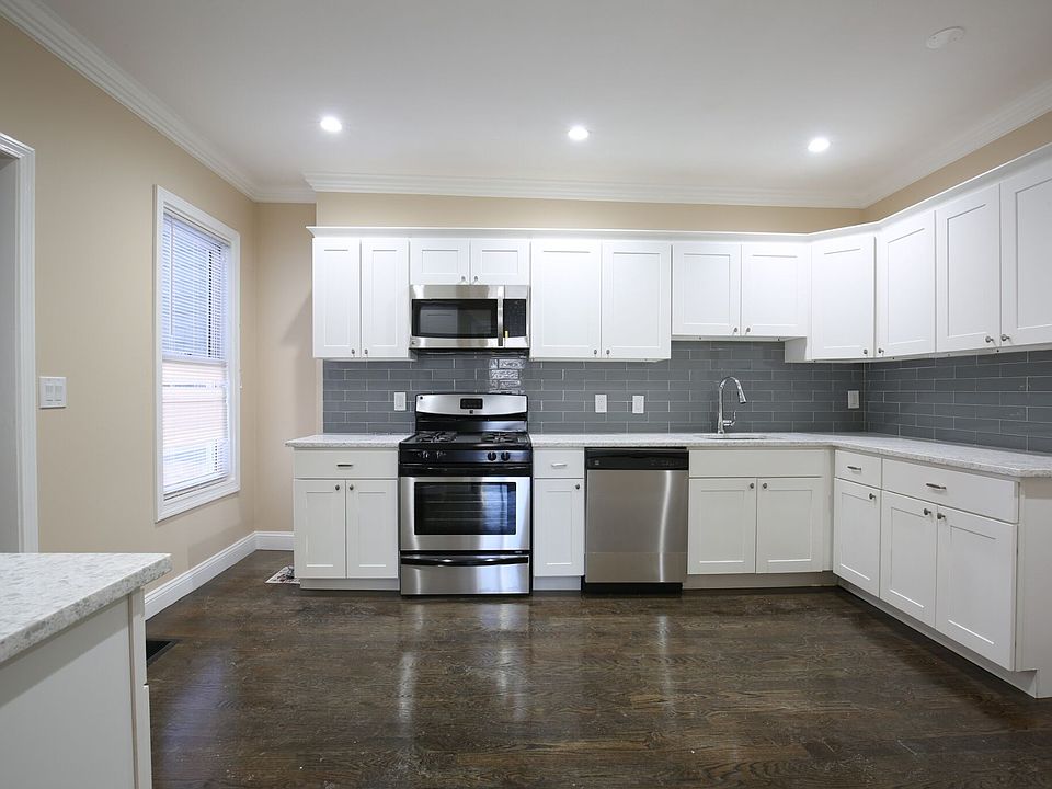 2nd image of 9 Cornwall St #U1