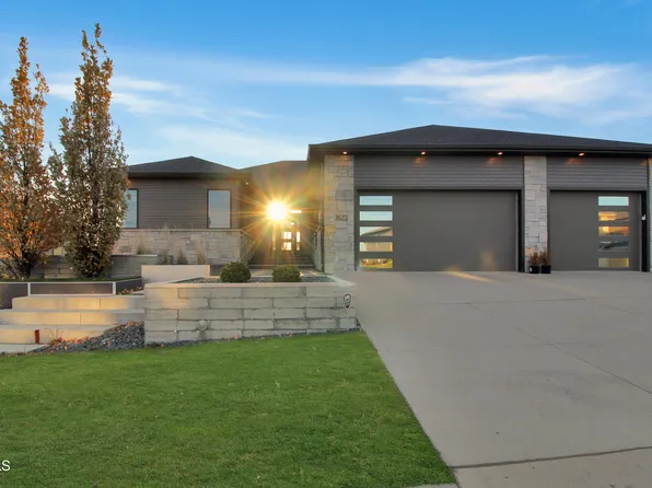 3622 Valley Dr, Bismarck, ND 58503