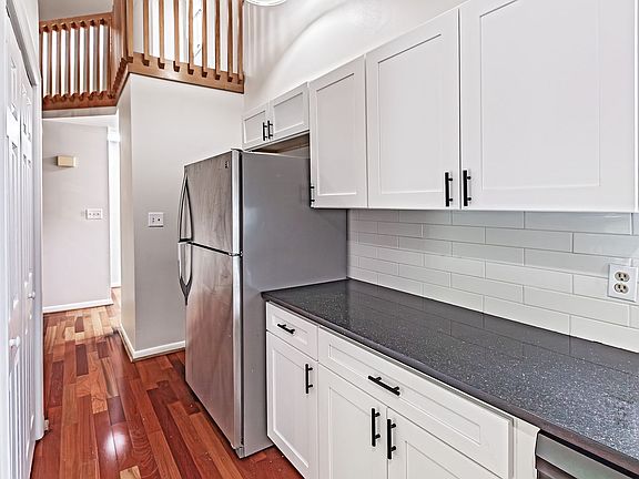 5th image of 35 Foxtail Ct