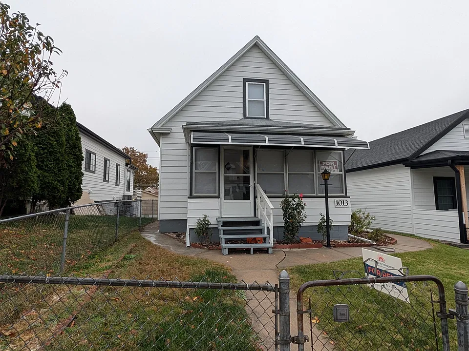 1013 S 22nd St