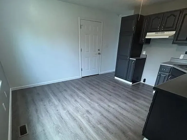 1511 Andrews Dr — Photo 10