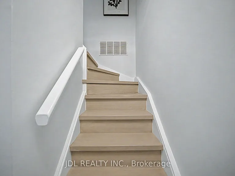 31 Brunel Ct #Townhouse 8 — Photo 13