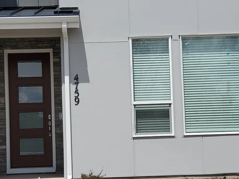 4759 W Santa Fe Ln — Photo 2