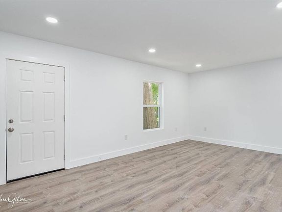 3rd image of 3805 Creswell Ave