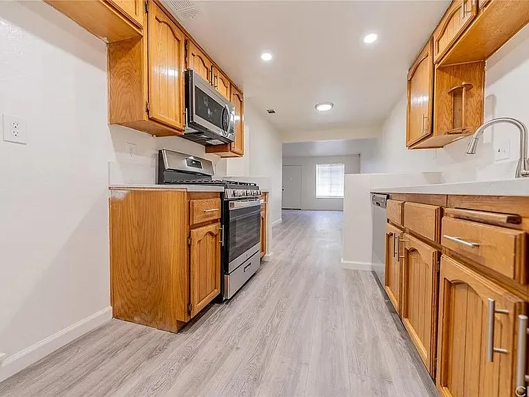 24101 Fir Ave — Photo 10