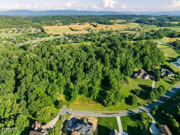 182 Quail Creek Ct, Johnson City, TN 37659