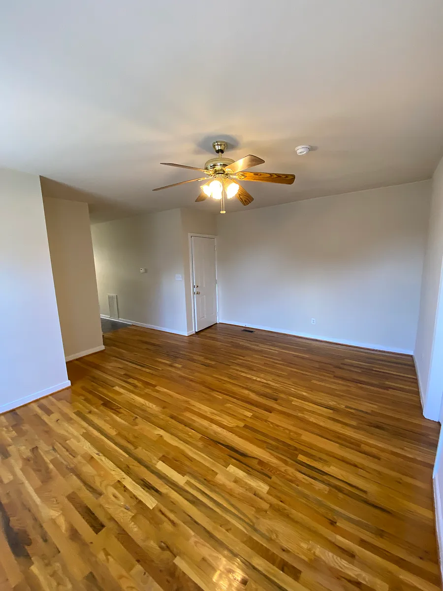 Building Photo - 13 S Robinson St #B