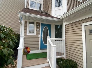 54 Pointe Rok Dr, Worcester, MA 01604