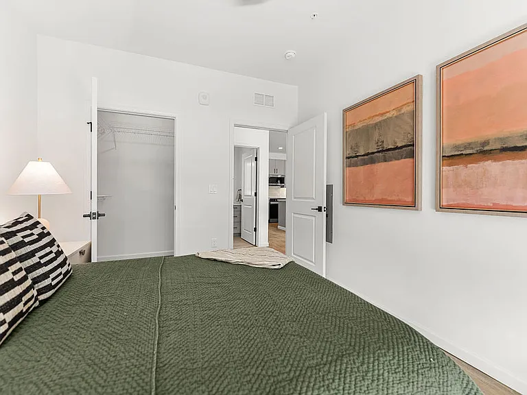 River's Edge Residences — Photo 41