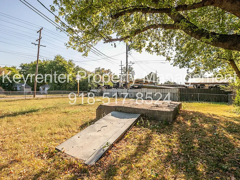 1502 N Columbia Ave — Photo 8