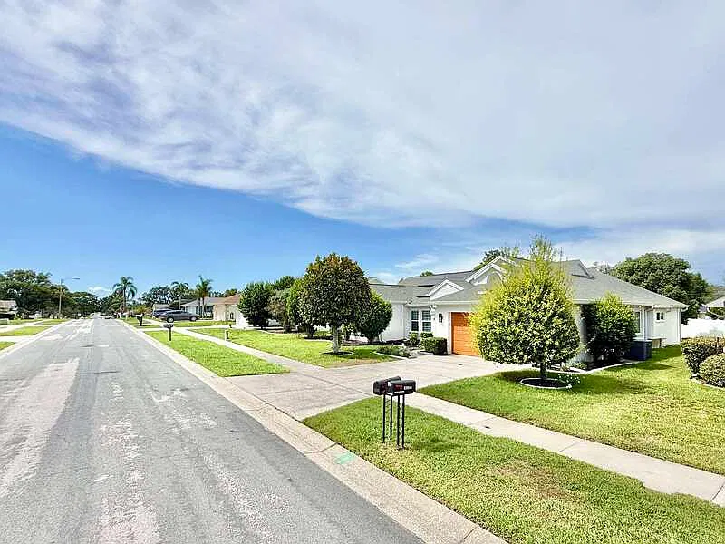 3 bed, 2.0 bath, 1941 sqft, $2,195 — Photo 4