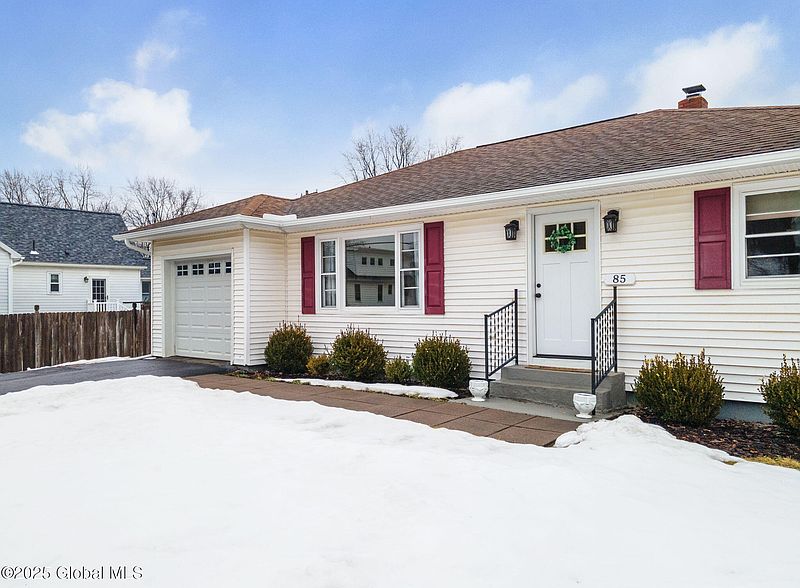 3rd image of 85 Oneida Avenue