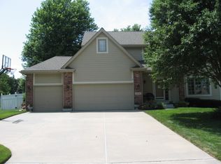 1712 N 213th St, Elkhorn, NE 68022