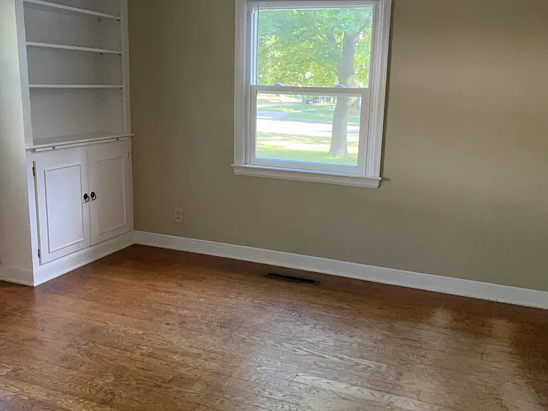 710 Summit Ave — Photo 6