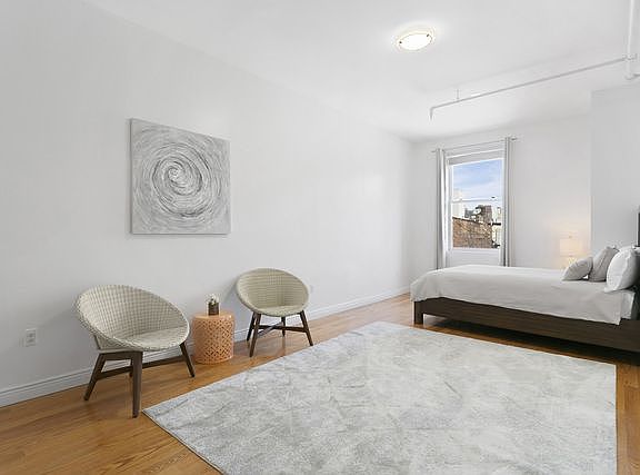 5th image of 414 W 45th St