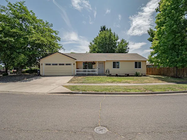 1841 Layla Dr, Medford, OR 97501
