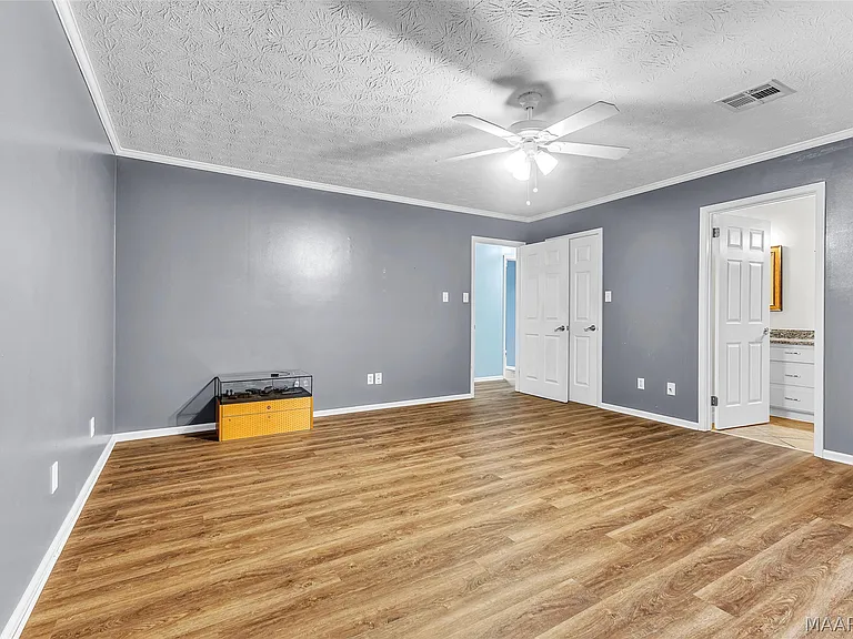 140 Livingston Cir — Photo 18