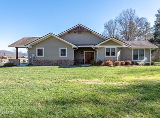 243 Bishops Cap Cir, Townsend, TN 37882