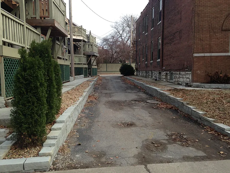 4390 McPherson Ave — Photo 45
