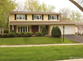 1541 Brunette Dr, Downers Grove, IL 60516