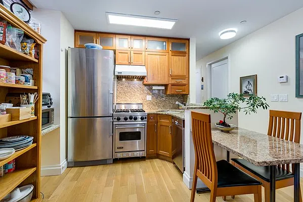 Sold by Apple Realty Group Corp | media 1