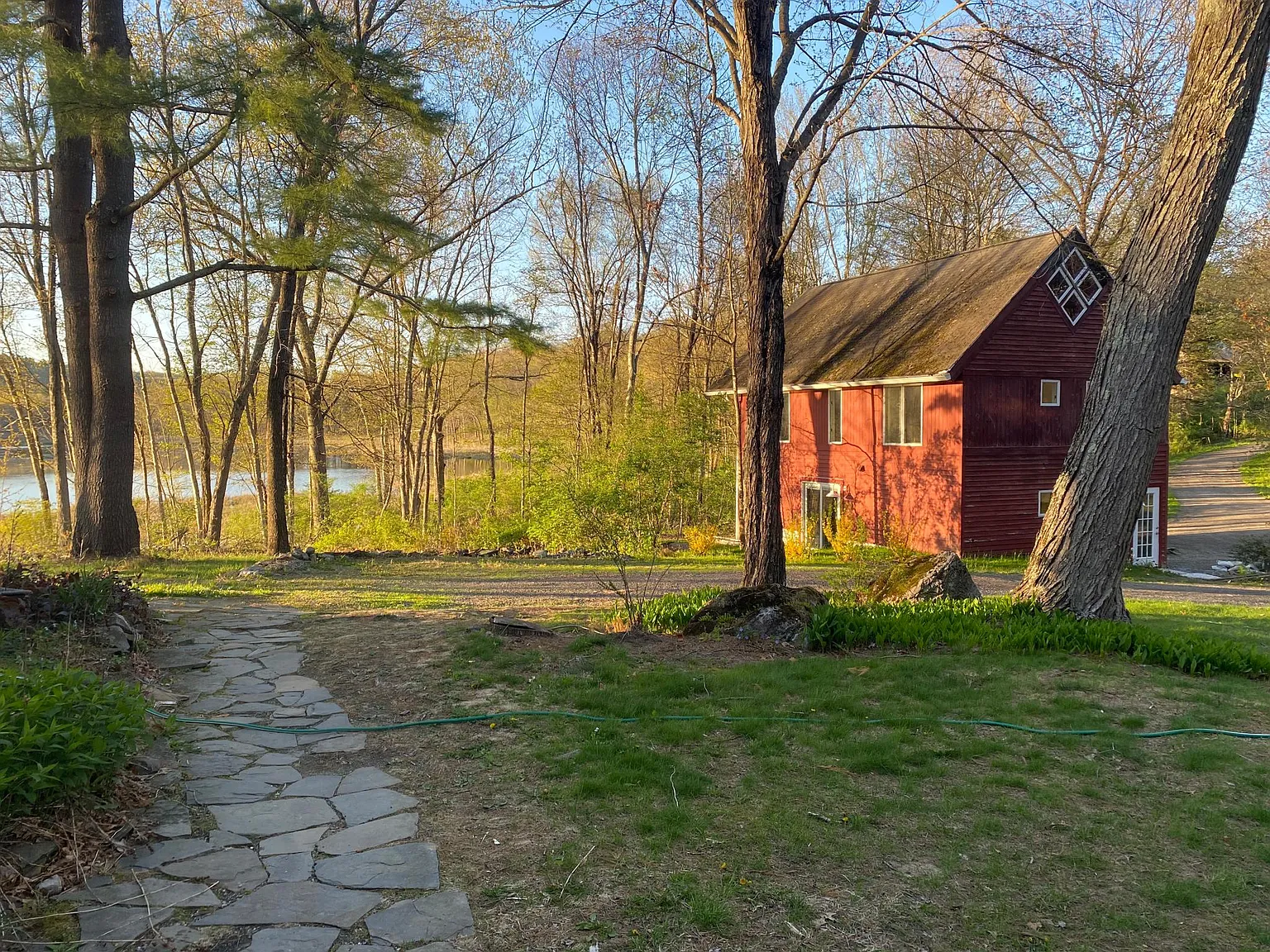 16 Beaver Edge Rd — Photo 1