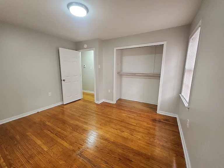 208 Wallace Rd — Photo 6