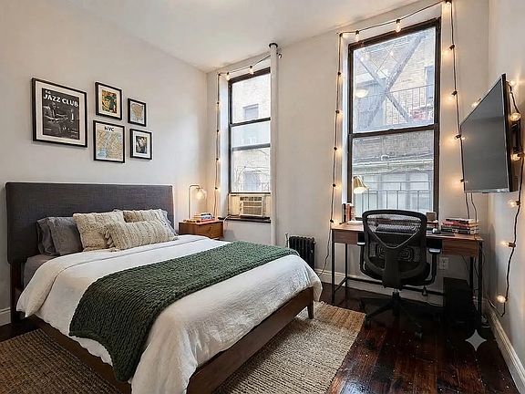 5th image of 13 Saint Marks Pl APT 4F
