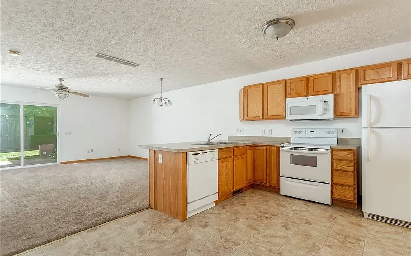 2 bed, 1404 sqft, $1,790 — Photo 3