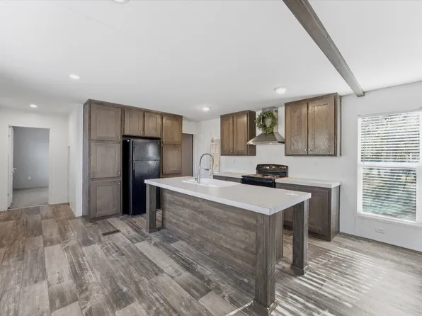 216 Catfish Trl, Bowie, TX 76230