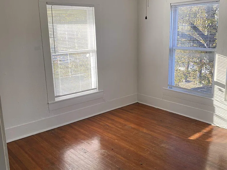 1023 W Hickory St #B — Photo 6