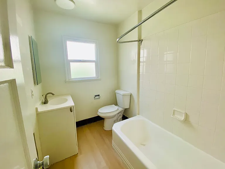 2327 Merton Ave #1 — Photo 5