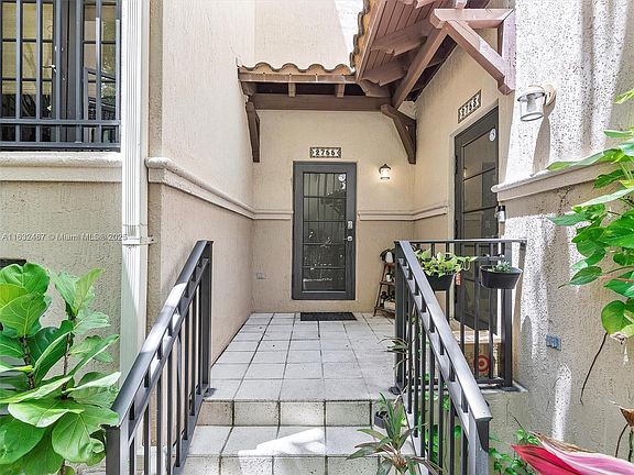 4th image of 2755 Coconut Ave #2755