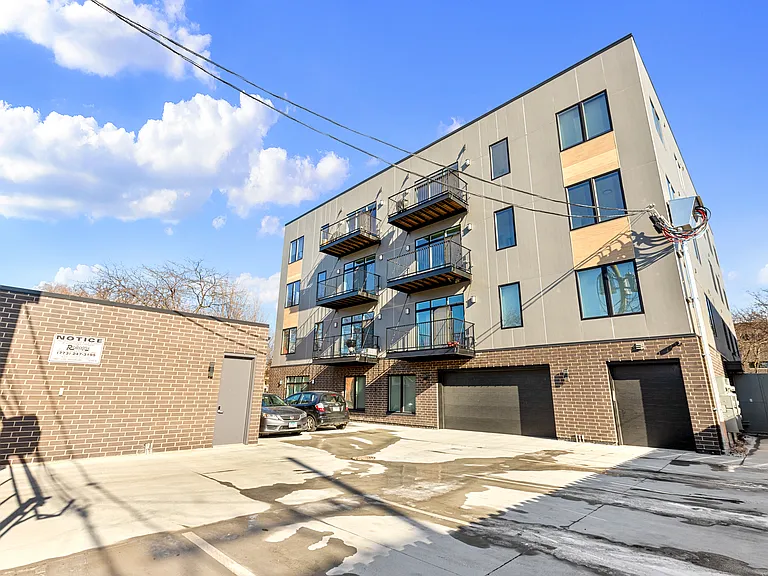 204 S Leavitt St #402 — Photo 24