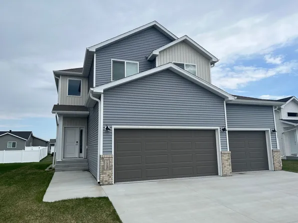 7326 28th St S, Fargo, ND 58104