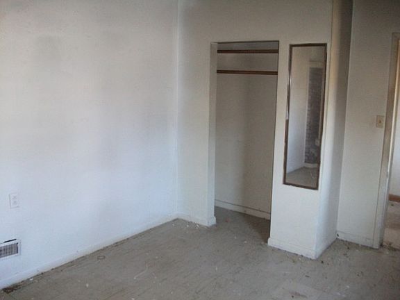 4th image of 10779 Main St