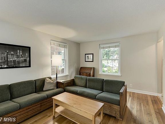5th image of 3534 S Wakefield St