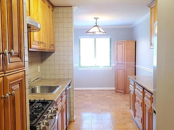 3rd image of 2844 Dover Ln Suite 304